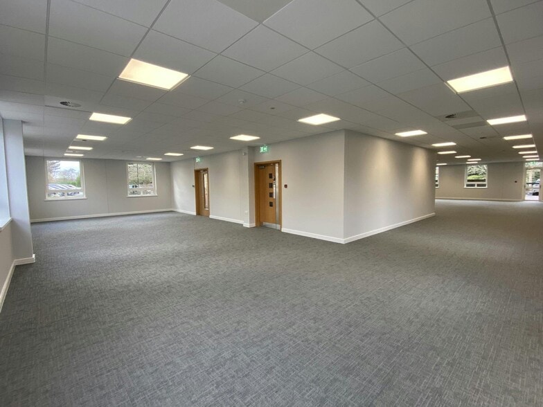 Solihull Pky, Birmingham for lease - Interior Photo - Image 2 of 10