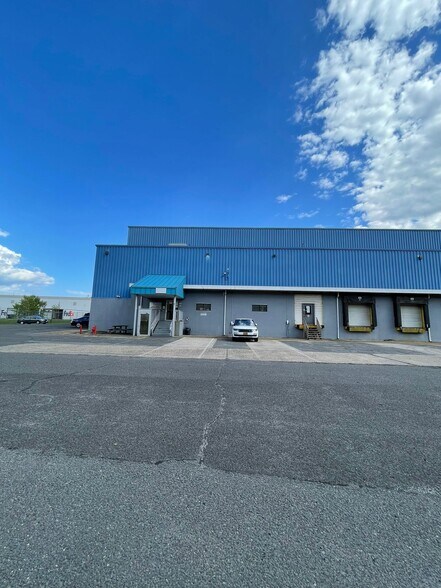 55 Talmadge Rd, Edison, NJ à louer - Photo du bâtiment - Image 2 de 13