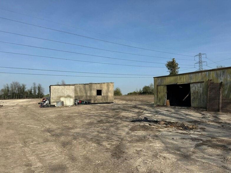 North Lee Ln, Aylesbury for sale - Building Photo - Image 2 of 10
