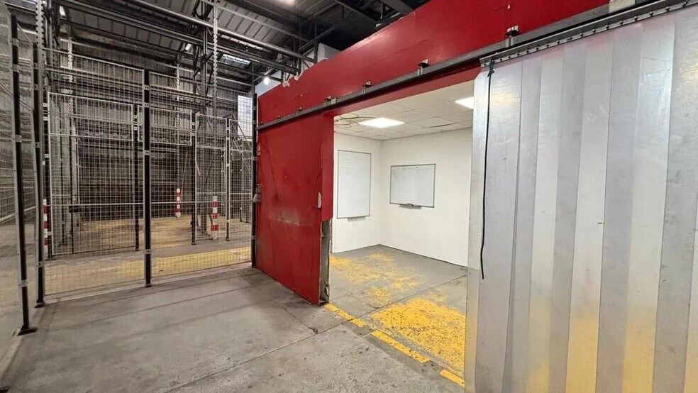 2 Rue Des Osiers, Coignières à louer - Photo du bâtiment - Image 3 de 8