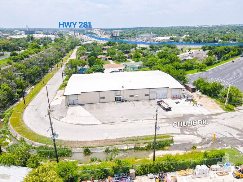 1222 Chulie Dr, San Antonio, TX à louer - Photo du bâtiment - Image 1 de 10