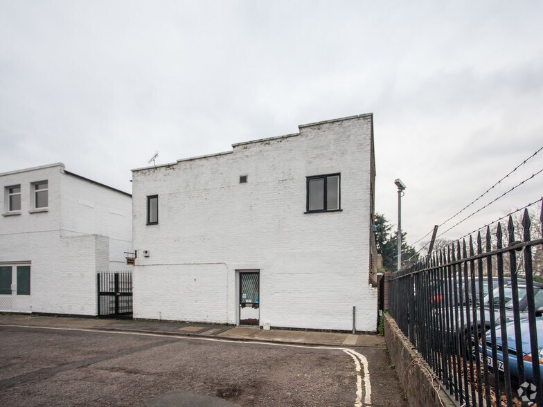 80-82 Glentham Rd, London for lease - Building Photo - Image 2 of 5