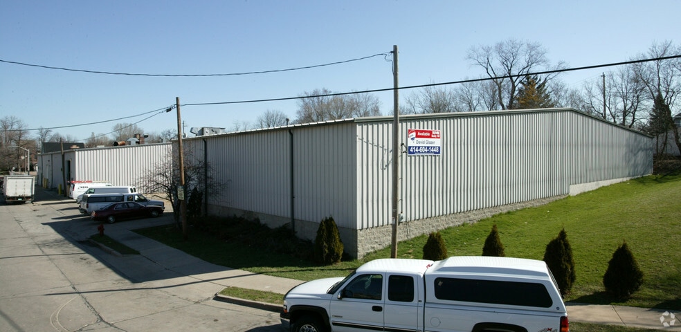 1640-1714 S 83rd St, Milwaukee, WI à vendre - Photo du bâtiment - Image 2 de 6