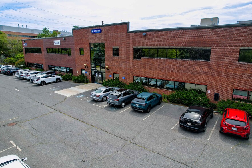 15 Presidential Way, Woburn, MA for lease - Building Photo - Image 2 of 15