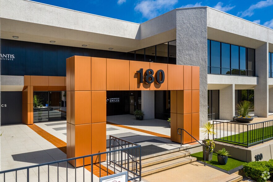 180 Newport Center Dr, Newport Beach, CA à louer - Photo du bâtiment - Image 3 de 7