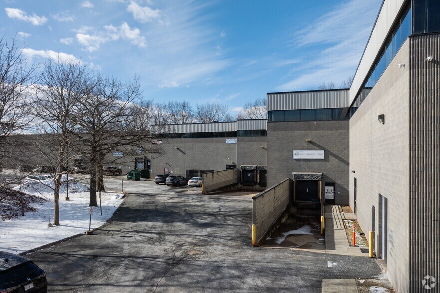 661 Pleasant St, Norwood, MA à louer - Photo du bâtiment - Image 3 de 5