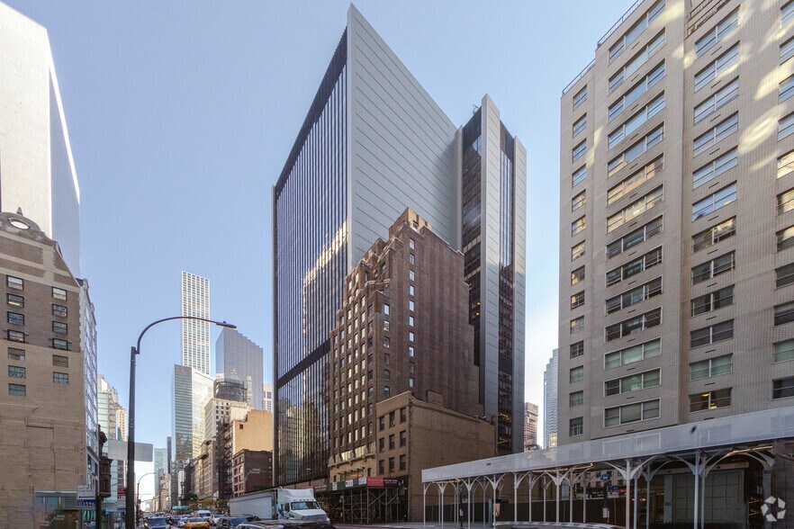 40 W 57th St, New York, NY à louer - Photo du bâtiment - Image 3 de 17