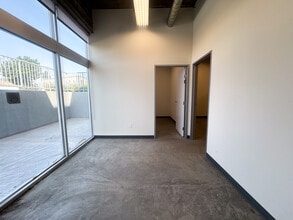 2000 Lake Ave, Altadena, CA à louer Photo intérieure- Image 1 de 8