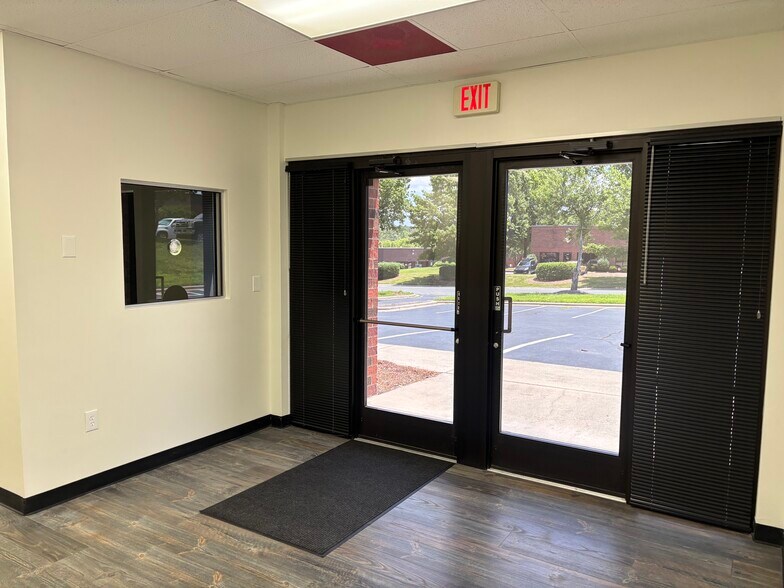 3565 Centre Cir, Fort Mill, SC à louer - Photo du bâtiment - Image 3 de 13