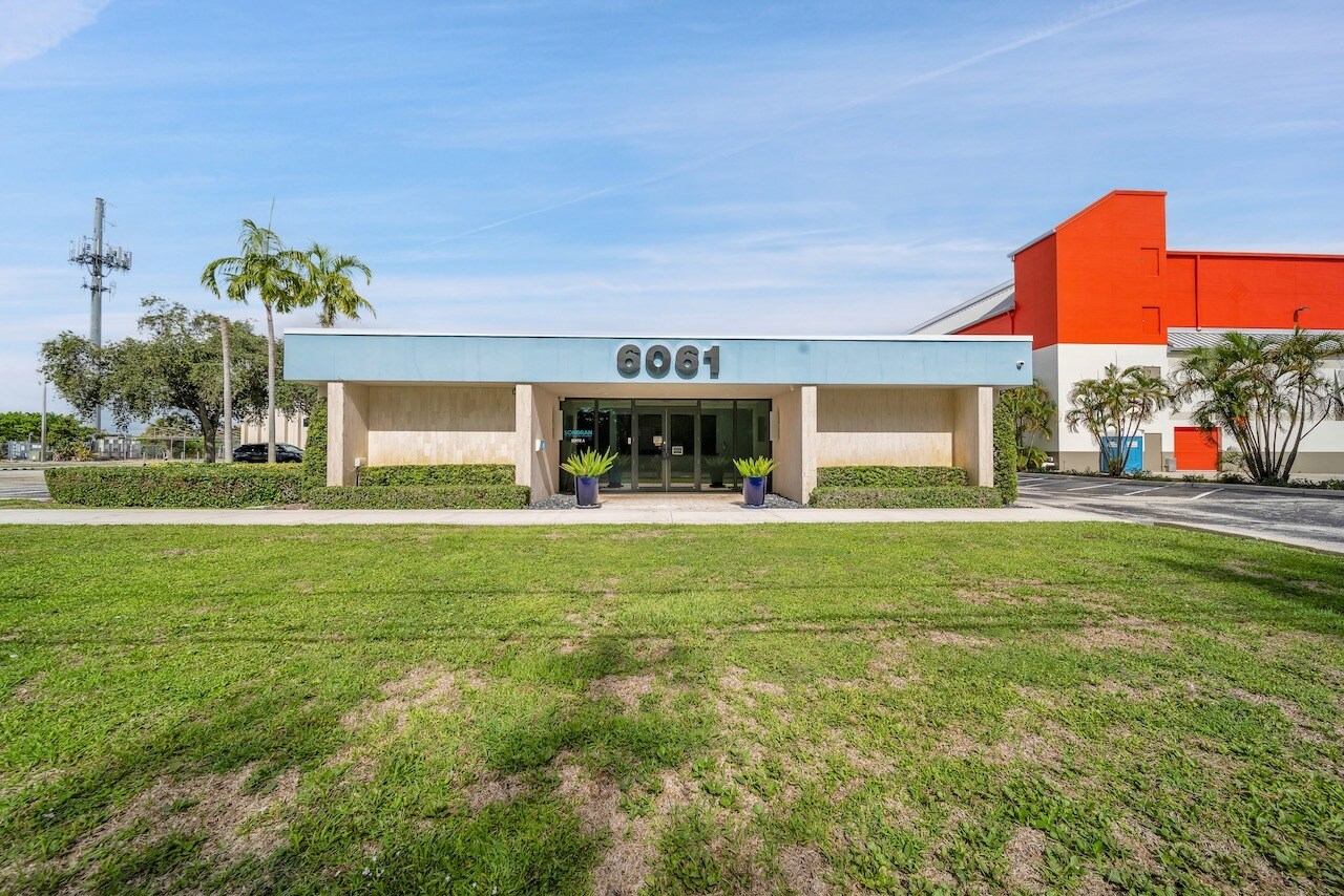 6061 NE 14th Ave, Fort Lauderdale, FL à louer Photo du bâtiment- Image 1 de 72