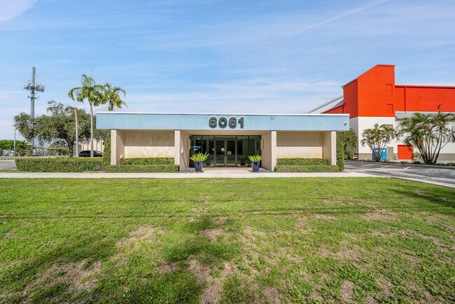 Plus de détails pour 6061 NE 14th Ave, Fort Lauderdale, FL - Industriel à louer