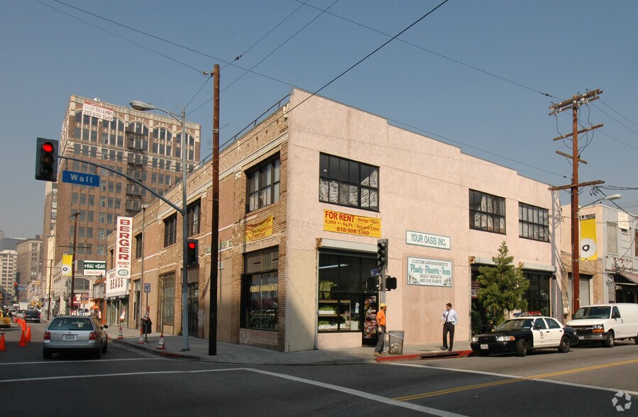 417 E 8th St, Los Angeles, CA à louer - Photo du bâtiment - Image 3 de 11