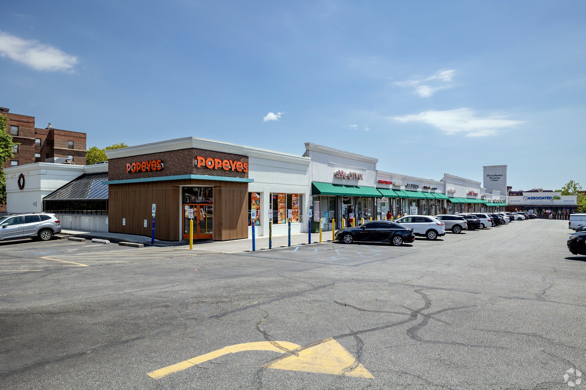 7009-7063 Parsons Blvd, Fresh Meadows, NY for lease Primary Photo- Image 1 of 18