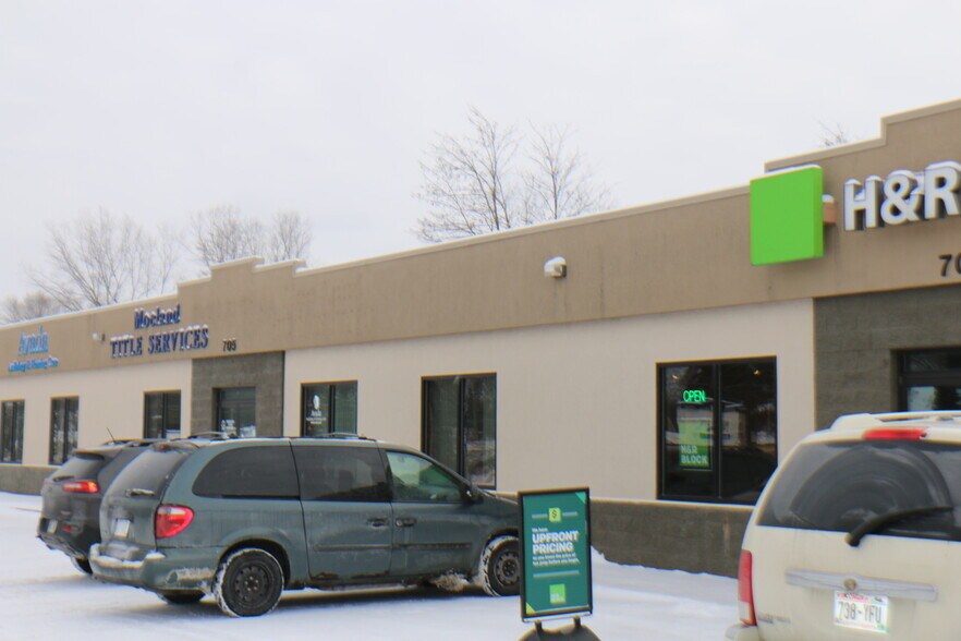 705-709 W Main St, Wautoma, WI à louer - Photo du bâtiment - Image 1 de 2
