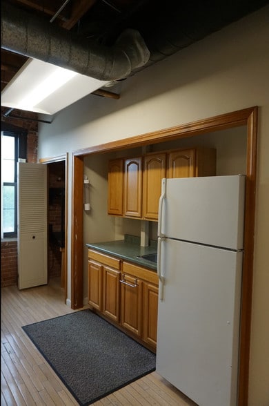 162 Old Colony Ave, Quincy, MA for lease - Interior Photo - Image 3 of 5