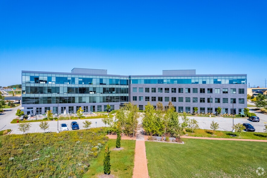 10100 W Innovation Dr, Wauwatosa, WI for lease - Building Photo - Image 1 of 15
