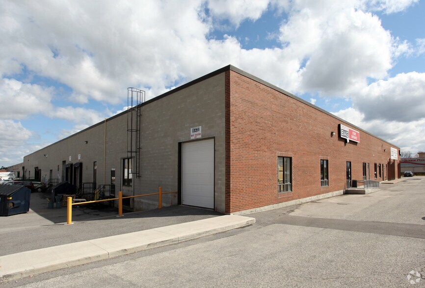 1100 Lodestar Rd, Toronto, ON à louer - Photo du bâtiment - Image 2 de 2