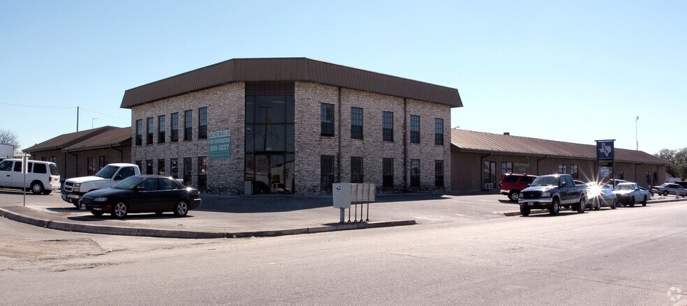 7126 Eckhert Rd, San Antonio, TX for lease - Building Photo - Image 2 of 25