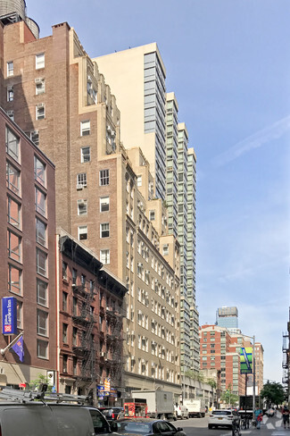 Plus de détails pour 336-342 W 37th St, New York, NY - Bureau à louer