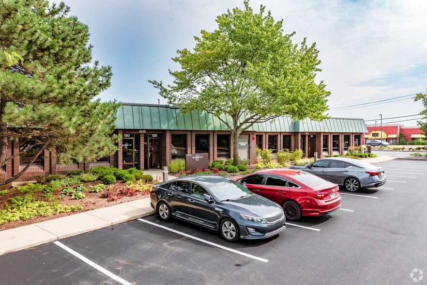 3030-3140 Finley Rd, Downers Grove, IL à louer - Photo du bâtiment - Image 2 de 9