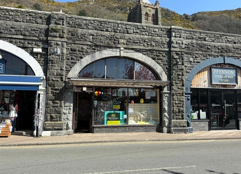 3 The Arches, King Edward St, Barmouth à vendre - Photo du bâtiment - Image 1 de 6