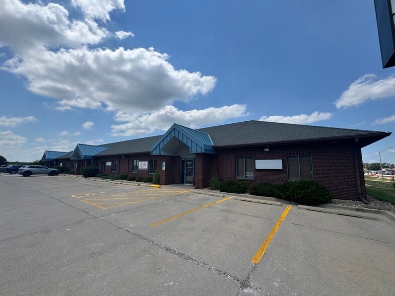 2309 E Empire St, Bloomington, IL for lease - Building Photo - Image 3 of 3