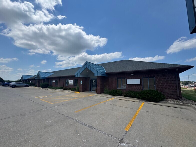 2309 E Empire St, Bloomington, IL à louer - Photo du bâtiment - Image 3 de 3