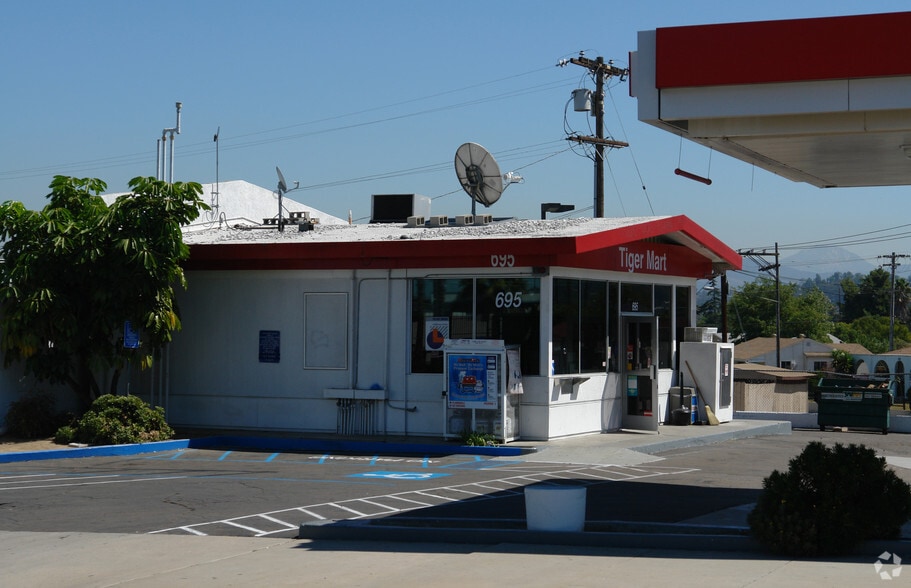 695 El Cajon Blvd, El Cajon, CA for sale - Building Photo - Image 2 of 3