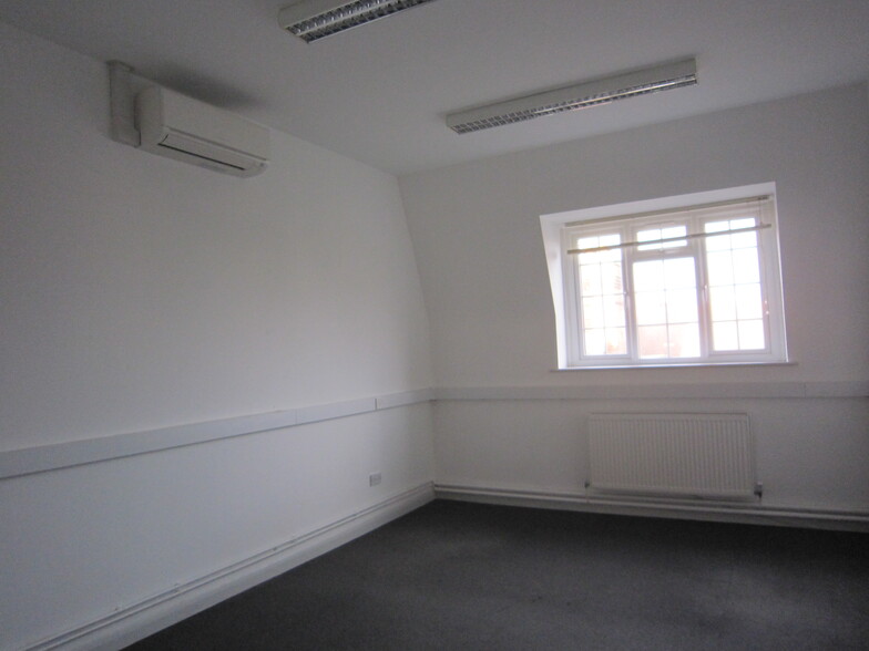 36-38 Church Rd, Burgess Hill for lease - Building Photo - Image 2 of 5