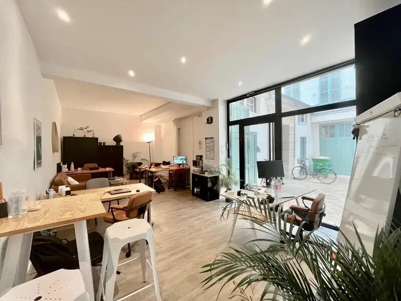 Office in Paris for lease Building Photo- Image 1 of 7