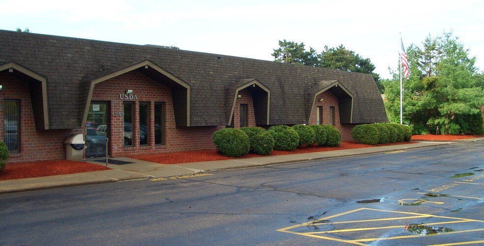 4949 Kirschling Ct, Stevens Point, WI à louer - Photo du bâtiment - Image 2 de 8