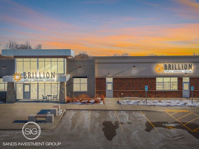 More details for 524 N Francis St, Brillion, WI - Retail for Sale