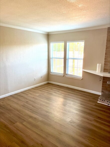 8807 Bissonnet St, Houston, TX for sale - Interior Photo - Image 2 of 11