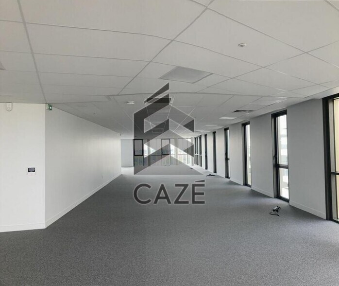 Office in Bordeaux for lease - Interior Photo - Image 2 of 7