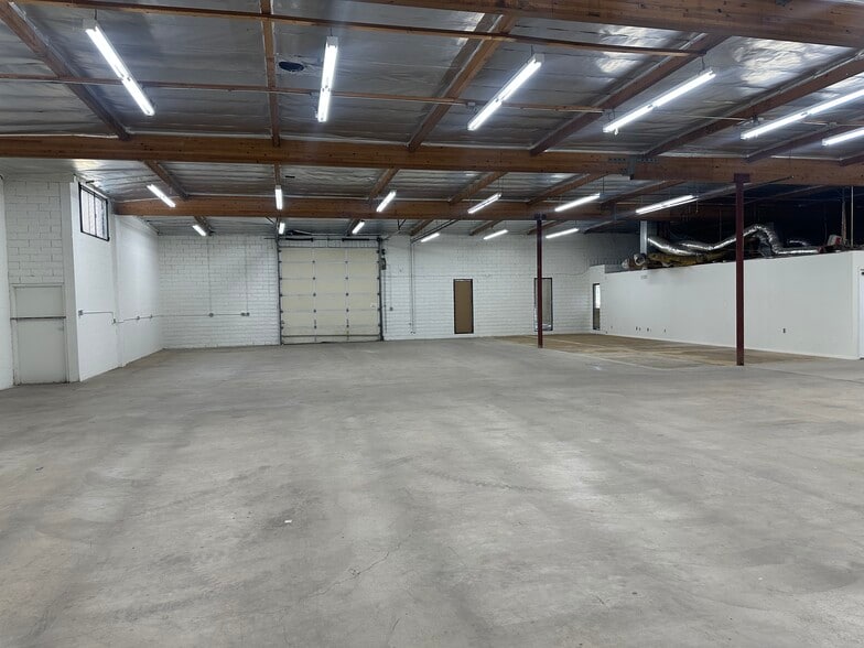 9725 Owensmouth Ave, Chatsworth, CA for lease - Building Photo - Image 3 of 11