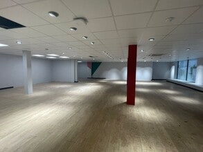 New Zealand Ave, Walton On Thames for lease Interior Photo- Image 2 of 5
