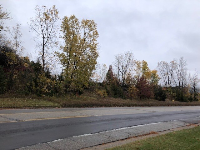 3801-SE Lake Eastbrook Blvd, Grand Rapids, MI à vendre - Photo du bâtiment - Image 3 de 5