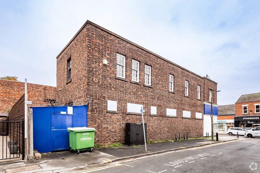 32 High St, Cheadle à louer - Photo du bâtiment - Image 2 de 2