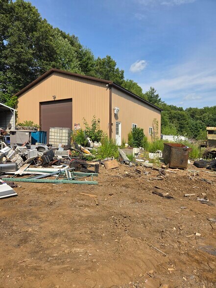 18 Stafford Street Ext, Stafford Springs, CT à vendre - Photo principale - Image 2 de 7