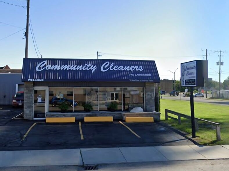 145 Queen St, Chatham, ON for sale - Building Photo - Image 1 of 4