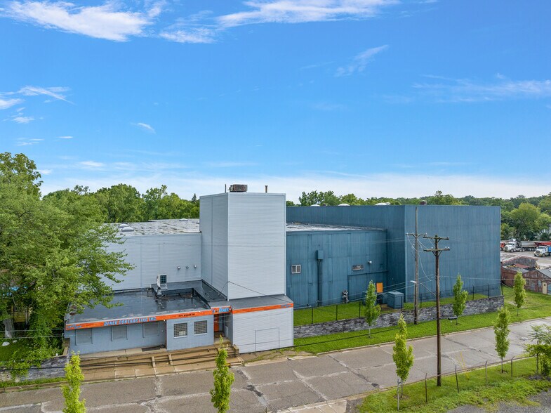 451 E Wilson Ave, Pontiac, MI à louer - Photo principale - Image 1 de 18