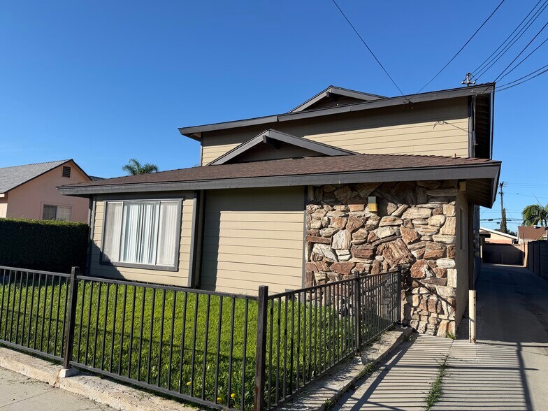 6611 Kingman Ave, Buena Park, CA à vendre - Photo du bâtiment - Image 2 de 4