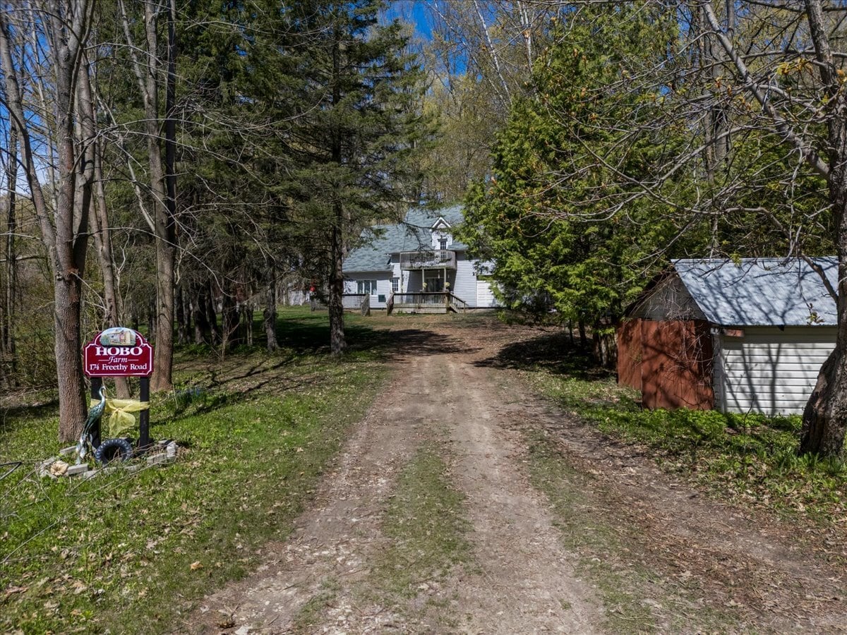 174 Freethy Rd, Wasaga Beach, ON for sale Primary Photo- Image 1 of 24