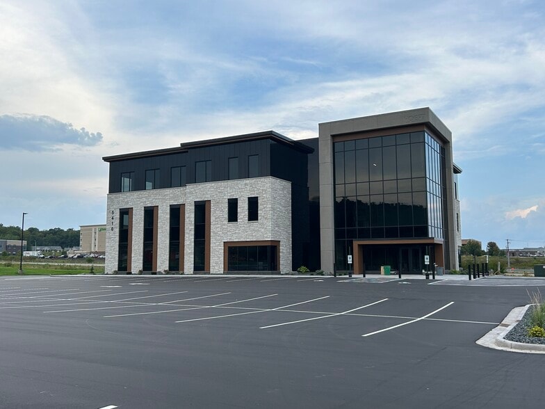 5410 Sevens Pky, Eau Claire, WI for lease - Building Photo - Image 3 of 3