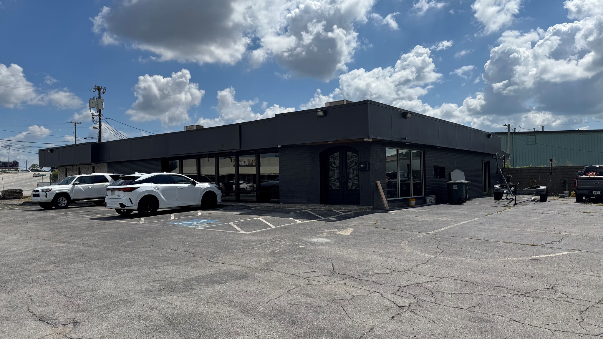 5950 Lee Hwy, Chattanooga, TN for sale Building Photo- Image 1 of 5