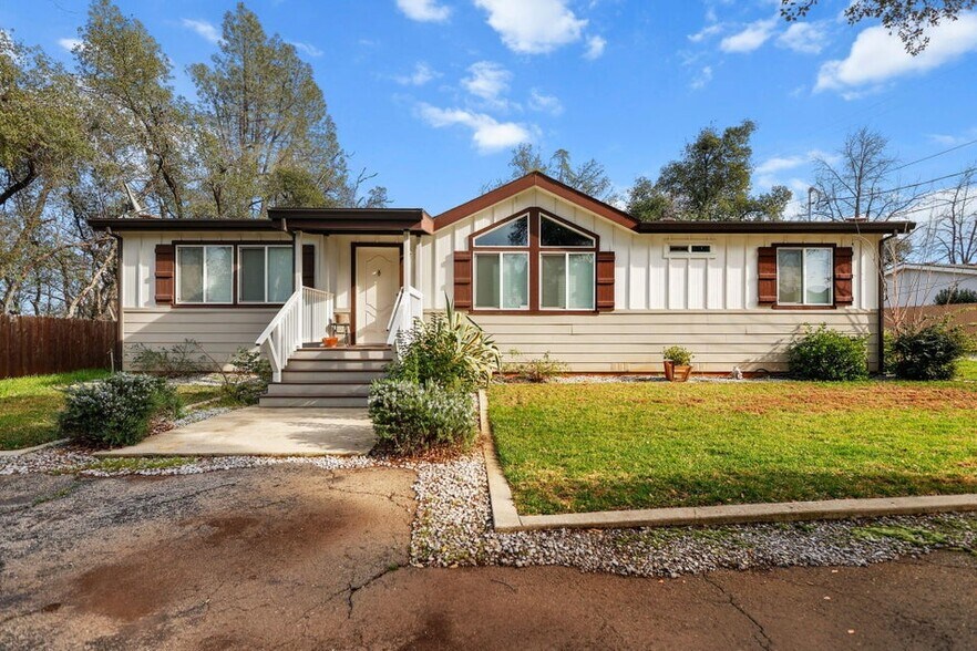 2081 Victor Ave, Redding, CA à vendre - Photo du bâtiment - Image 3 de 42