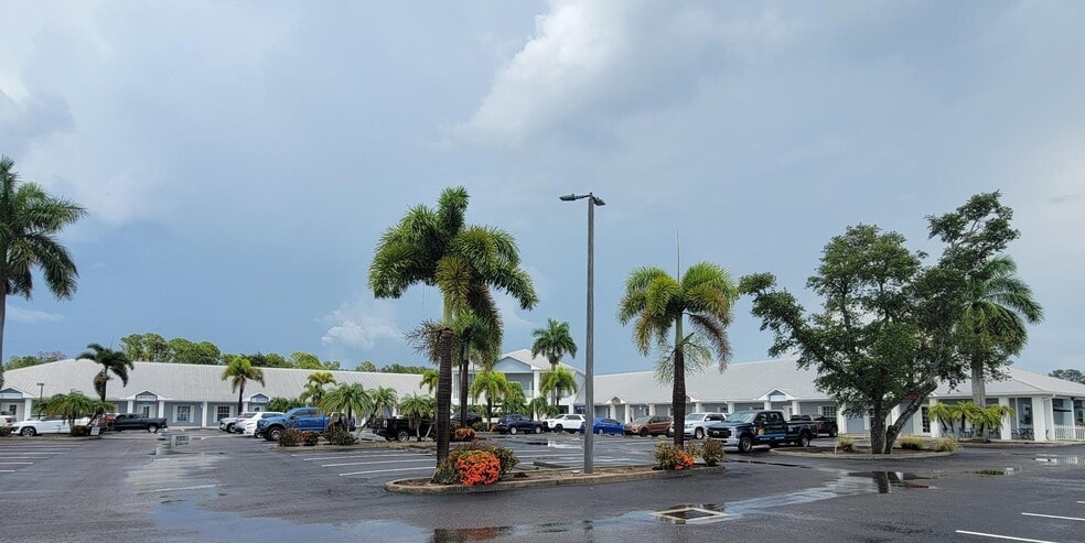 1000-1032 Tamiami Trl, Port Charlotte, FL for lease - Building Photo - Image 2 of 9