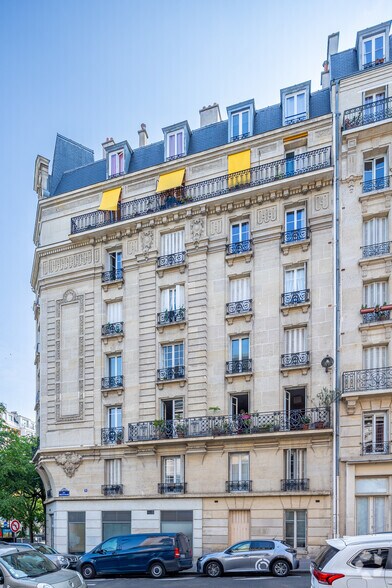 19 Boulevard Saint-Marcel, Paris à vendre - Photo du bâtiment - Image 2 de 2