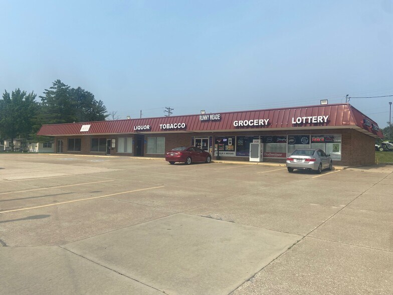 801-806 Downing St, O'Fallon, MO for lease - Building Photo - Image 2 of 4