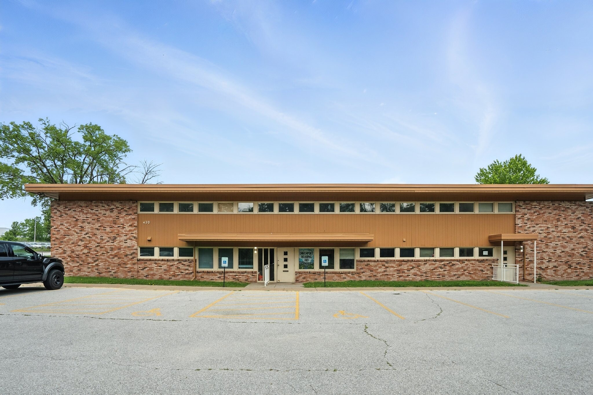 430 W 35th St, Davenport, IA for lease Building Photo- Image 1 of 43